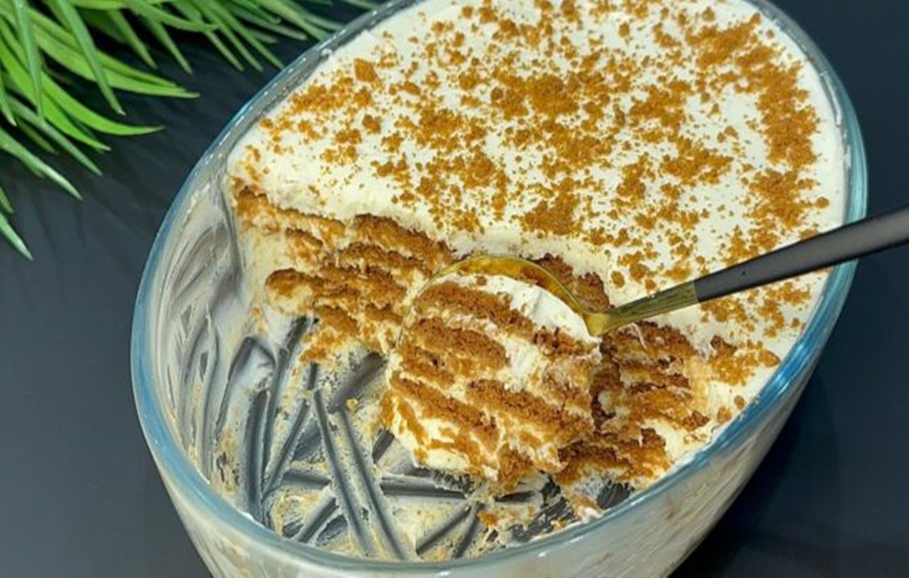 Prajitura de biscuiti cu crema de lamaie este o simfonie de texturi delicioase si note racoritoare de citrice. Fara coacere!